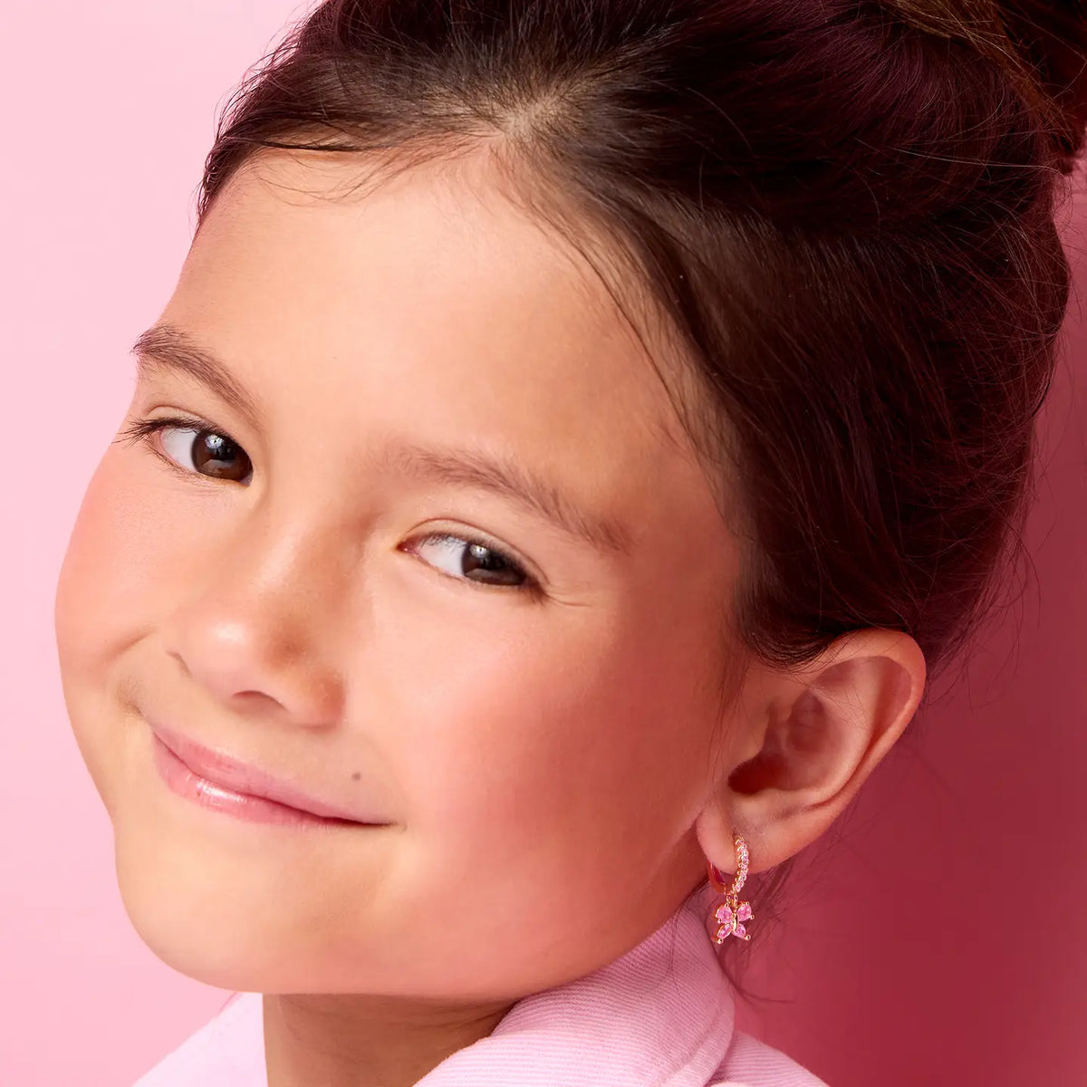 Hypoallergene Kinderohrringe: Rosa Schmetterling mit Kristall (Creolen)