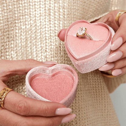 Boîte à bijoux : Coeur en velours rose