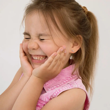 Silberne Kinder-Ohrringe: Hund/Knochen mit Schraubverschluss