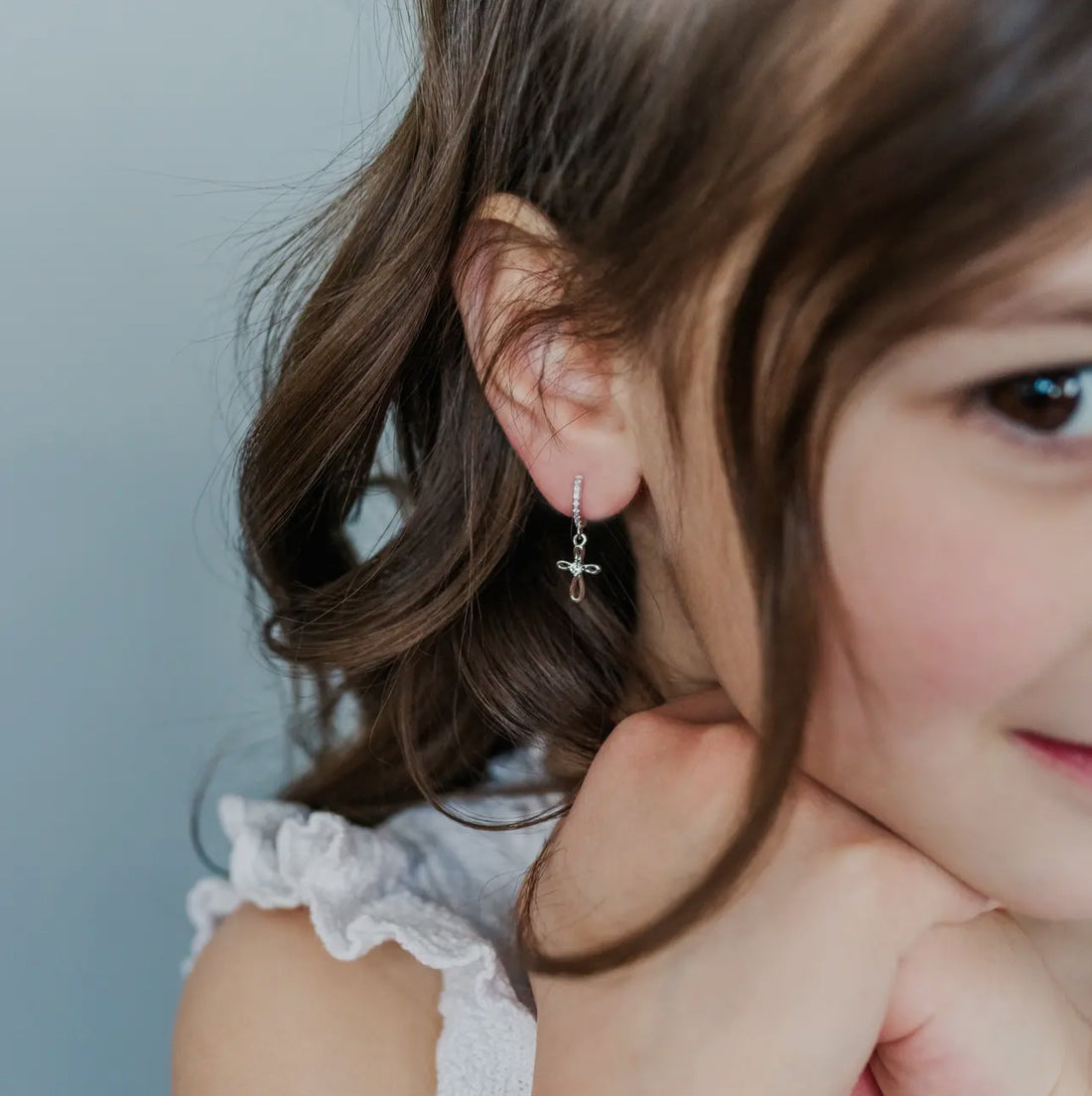 Silberne Ohrringe für Kinder: Kreuze (Kreolen)