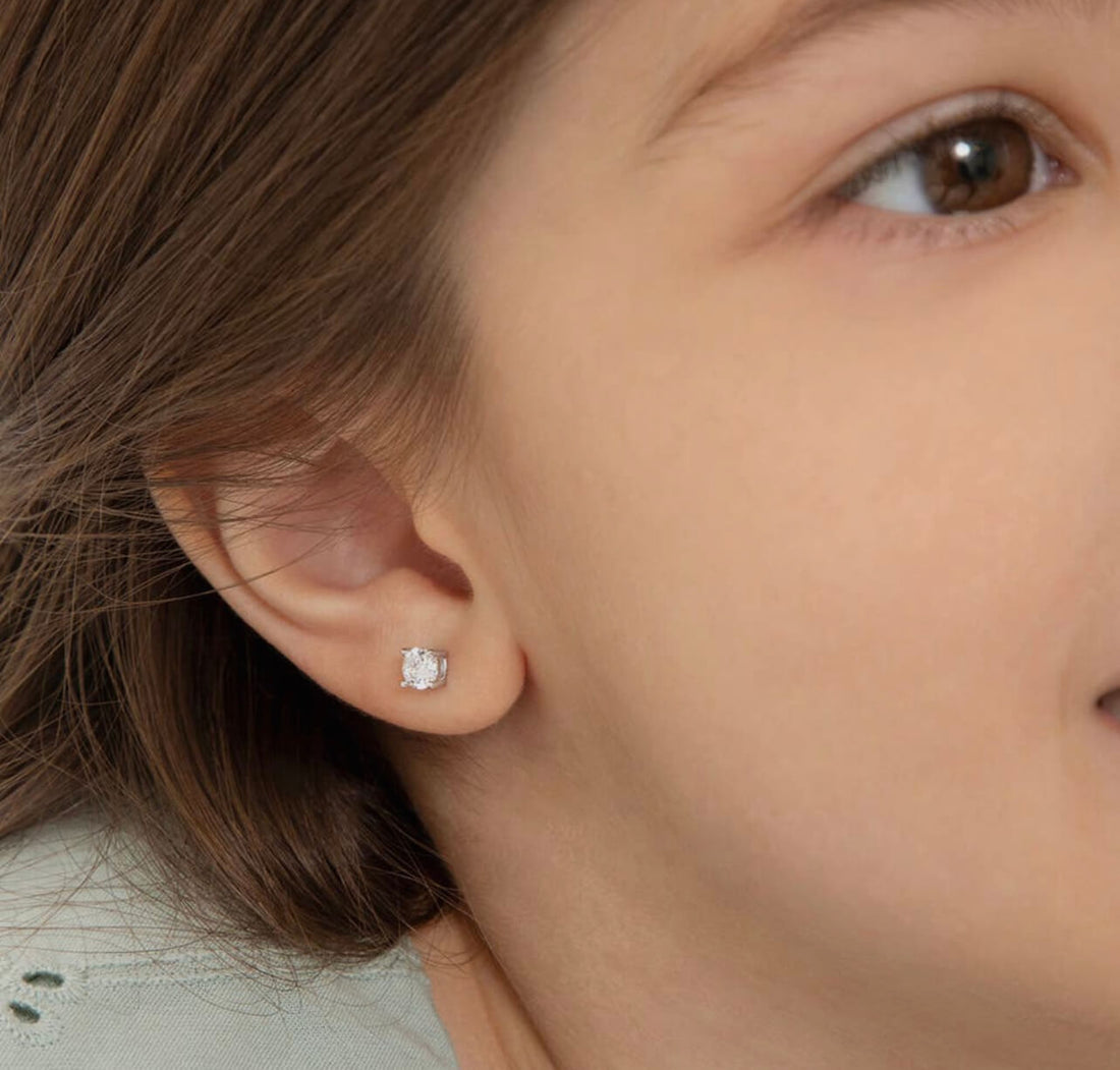 Silberne Ohrringe für Kinder: Blank Kristall mit Schraubverschluss