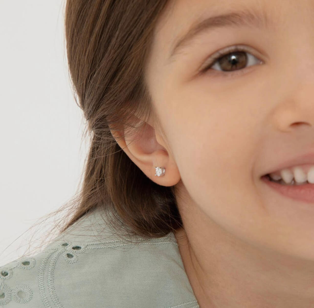 Silberne Ohrringe für Kinder: Blank Kristall mit Schraubverschluss