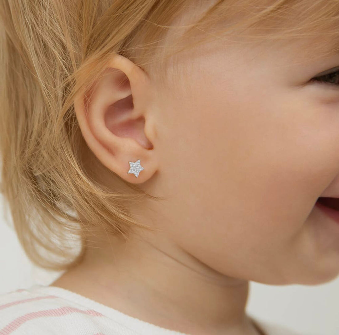 Silberne Kinder-Ohrringe: Sterne klar mit Schraubverschluss