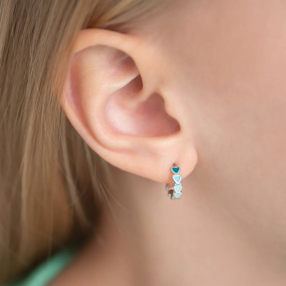 Zilveren kinderoorbellen: Creolen met hartjes blauw/groen